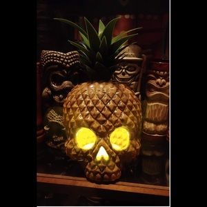 🍍LIT PINEAPPLE SKULL HALLOWEEN TIKI HOLIDAY DECOR